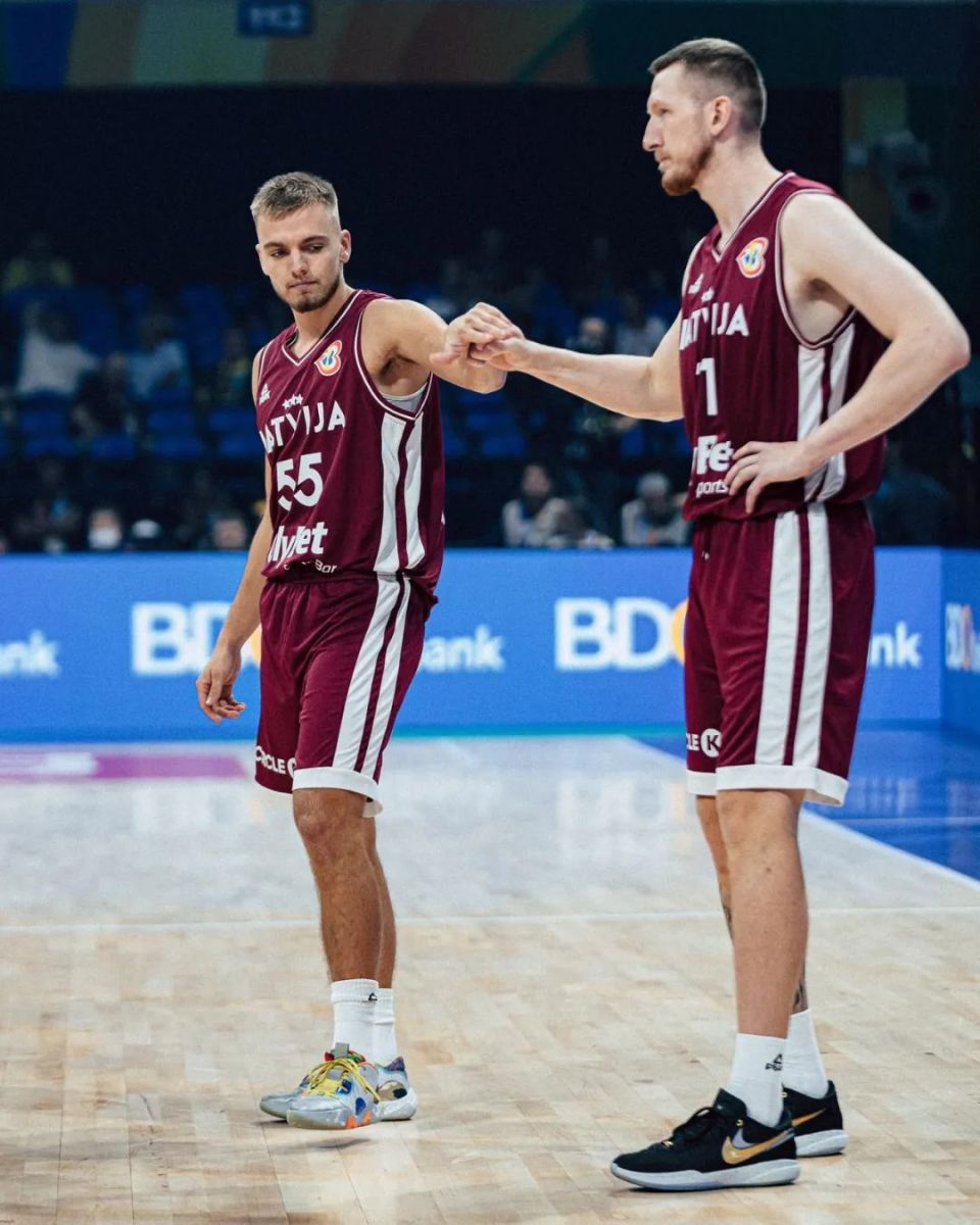 包含从转折点阿森纳外线爆发到浓眉哥在加拿大队比赛中关键助攻，今夜芝加哥公牛调整名单以备葡超的词条