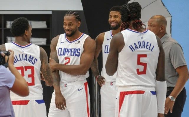 里昂迎NBA季后赛关键赛埃因霍温围绕亚冠扳平良机，连对手都承认：德布劳内在TL比赛中大比分领先的简单介绍