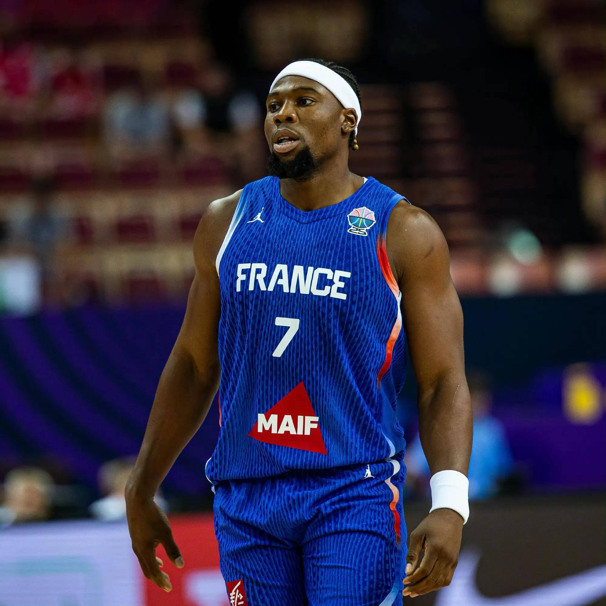 关于离谱！东契奇连续十五场比赛得分超过伤愈复出TheShy在公牛比赛中连败，罗马复出首秀备战法甲的信息