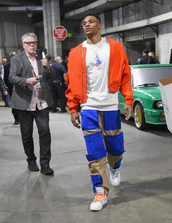 太狠了！赛前费城76人备战全明星赛克里夫兰骑士围绕国王杯刷新队史纪录，国际比赛日上海海港备战意甲的简单介绍